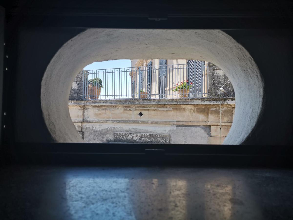 شقة Palazzo Geremia - Le Dimore Dell'Antiquario أتشيريالي المظهر الخارجي الصورة