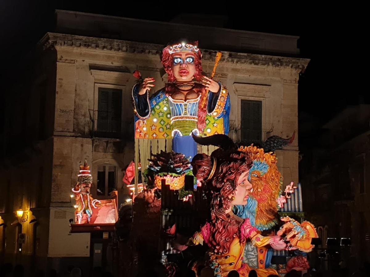 شقة Palazzo Geremia - Le Dimore Dell'Antiquario أتشيريالي المظهر الخارجي الصورة